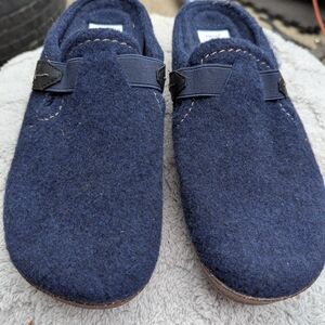 Earth Navy Blue Wool Clogs Slip On Shoes NWOT 8.5W